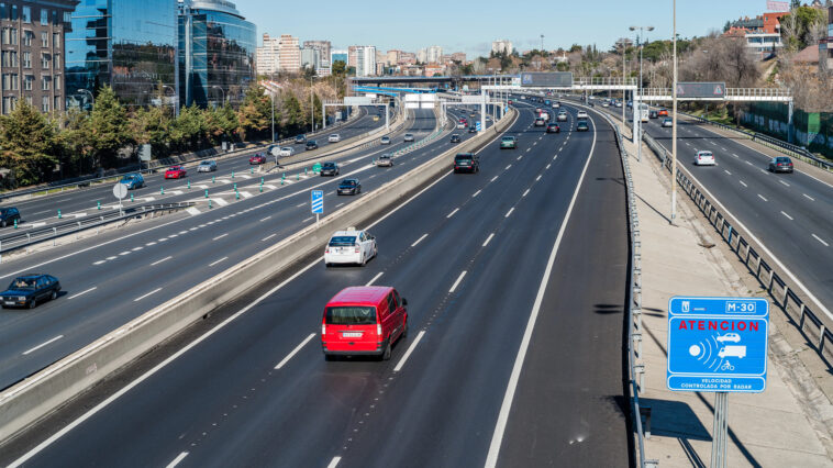 Radar de control de velocidad en autopista